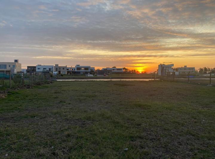 Terreno · 854m²