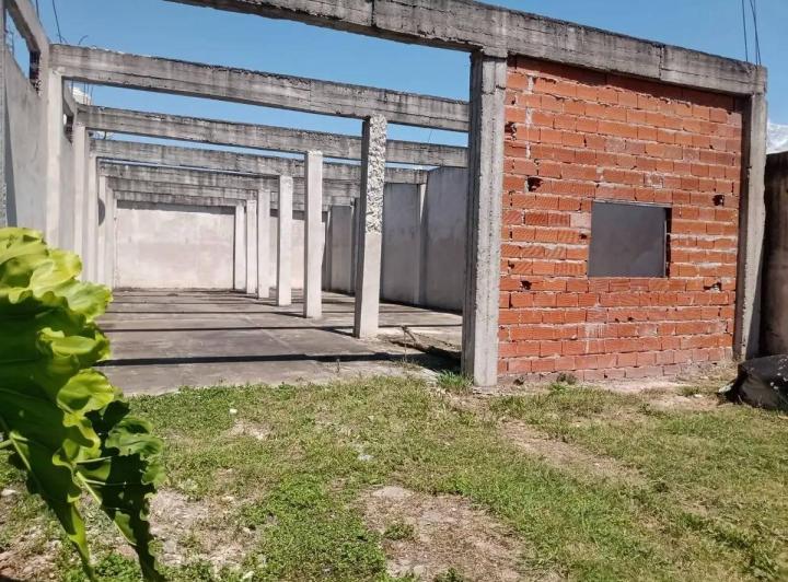 Terreno · 300m²