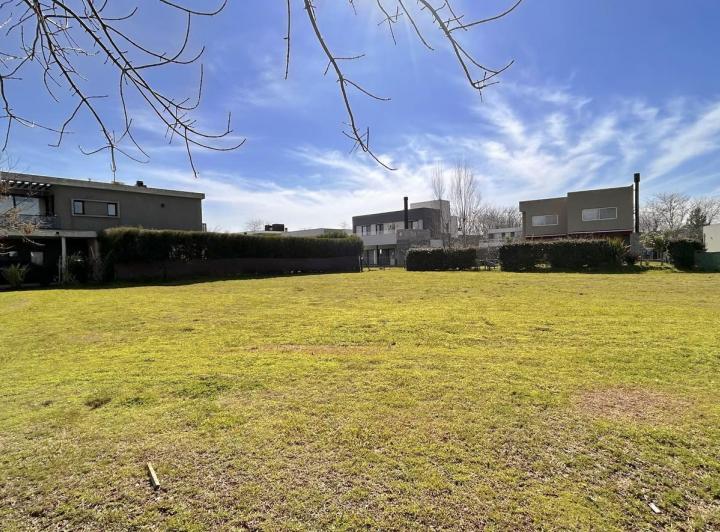 Terreno · 695m²