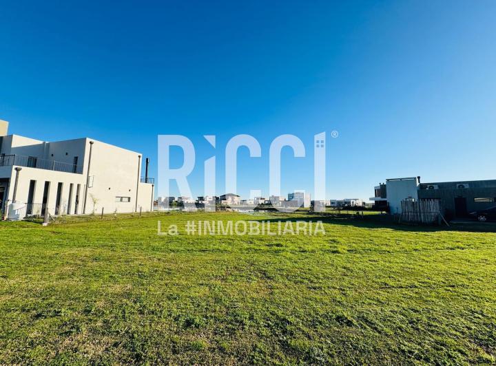 Terreno · 884m²