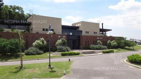 Terreno · 840m²