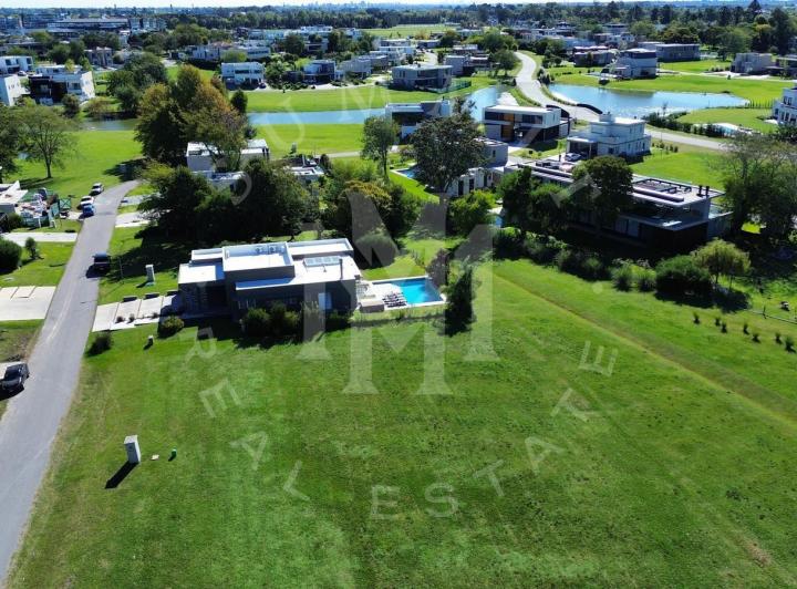 Terreno · 700m²
