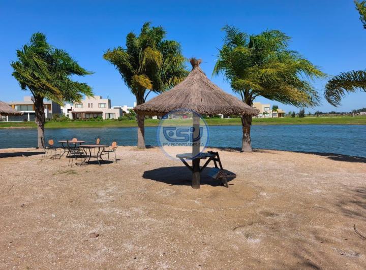 Terreno · 682m²