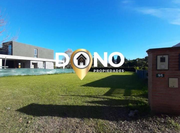 Terreno · 697m²