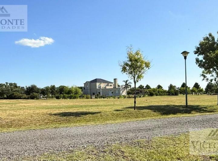 Terreno · 1800m²
