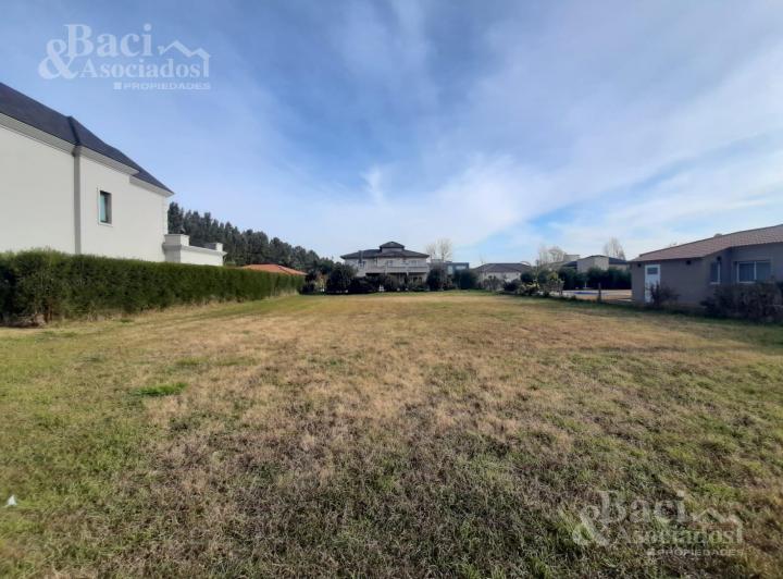 Terreno · 826m²