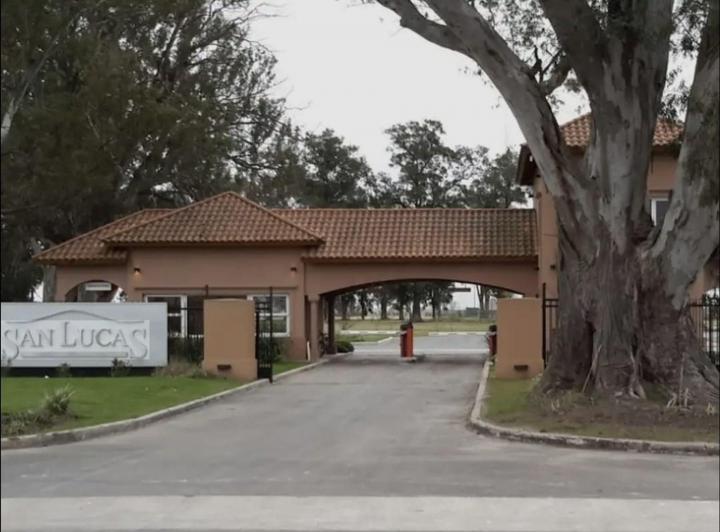 Terreno · 816m²