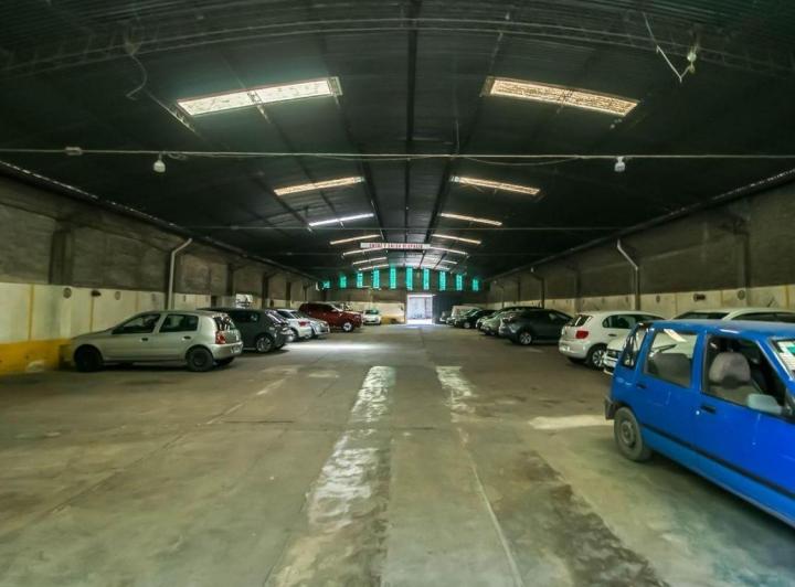 Bodega-Galpón · 900m² · 100 Cocheras