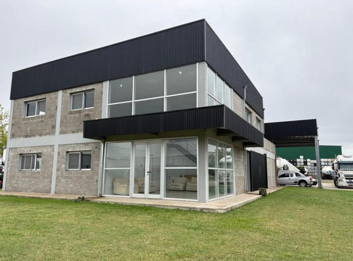 Bodega-Galpón · 490m²