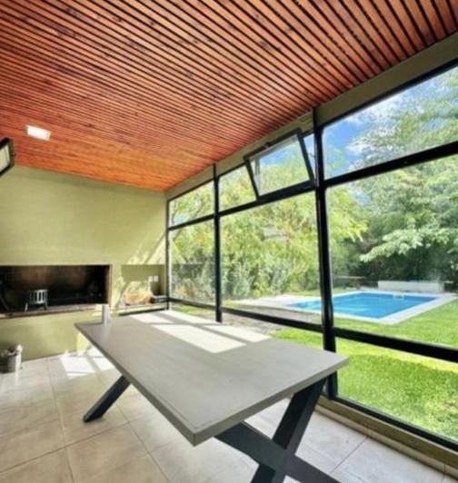 Casa · 210m² · 5 Ambientes · 3 Cocheras
