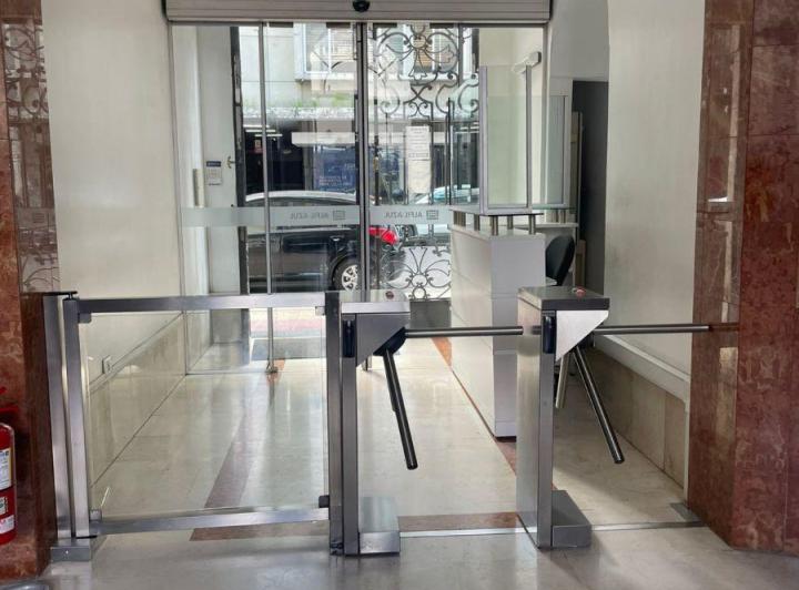 Oficina comercial · 352m² · 5 Ambientes · 1 Cochera