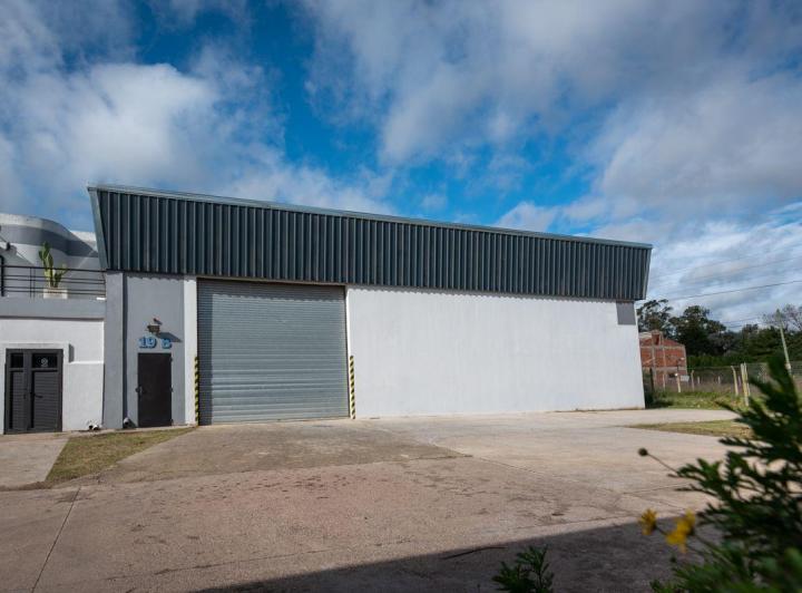 Bodega-Galpón · 1200m² · 3 Cocheras