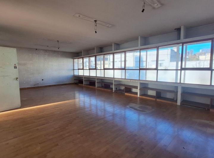 Local comercial · 379m² · 8 Ambientes · 5 Cocheras