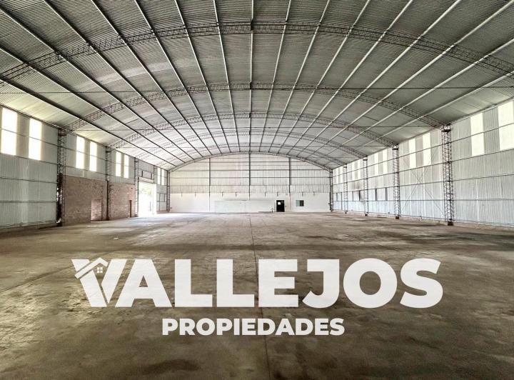 Bodega-Galpón · 1736m² · 8 Ambientes