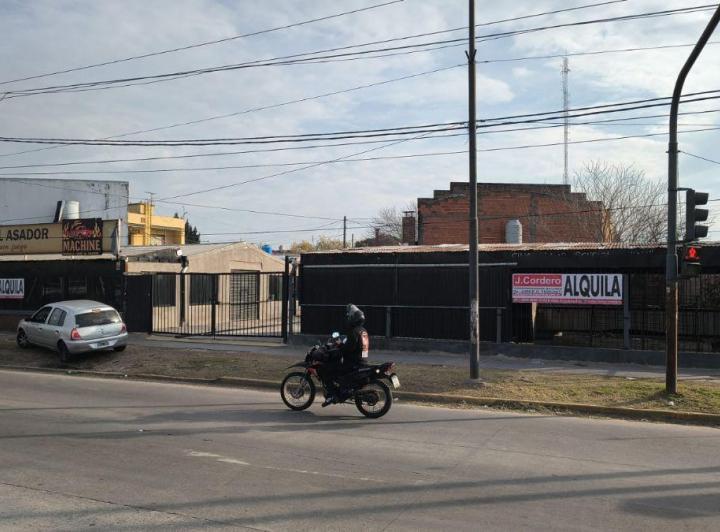 Local comercial · 400m² · 4 Ambientes · 1 Cochera