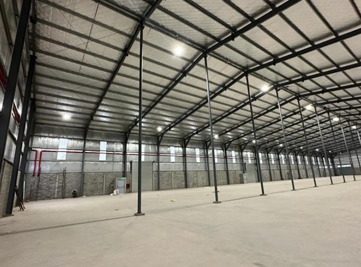 Bodega-Galpón · 4000m² · 4 Ambientes · 2 Cocheras