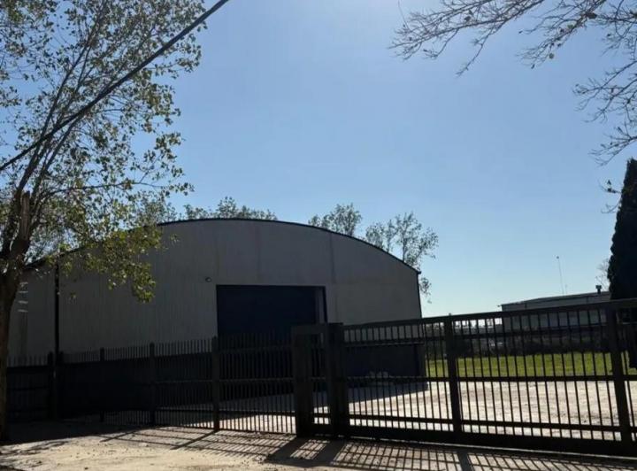 Bodega-Galpón · 900m² · 20 Cocheras