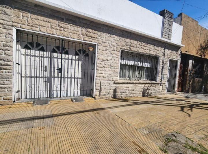 Casa · 215m² · 5 Ambientes · 1 Cochera