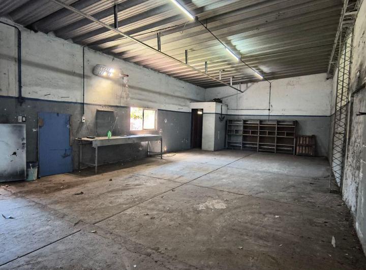 Bodega-Galpón · 80m² · 1 Ambiente · 5 Cocheras