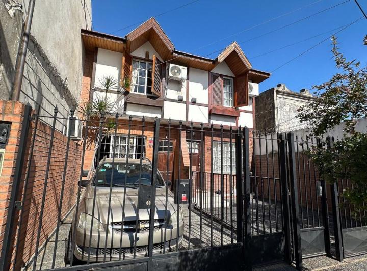 Casa · 100m² · 4 Ambientes · 1 Cochera