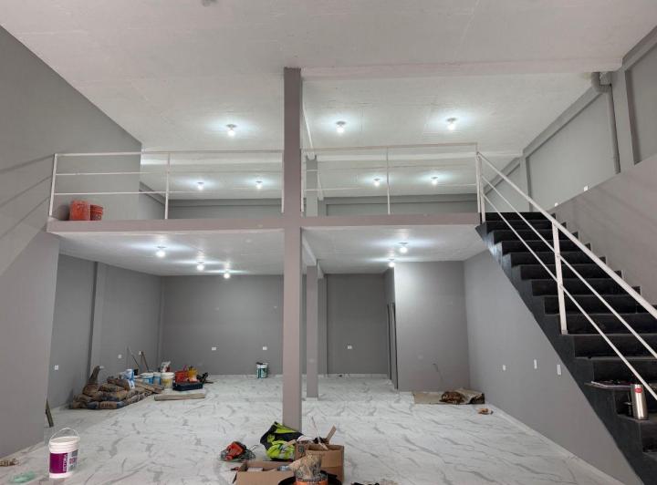 Local comercial · 180m²