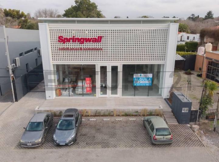 Local comercial · 335m² · 4 Cocheras