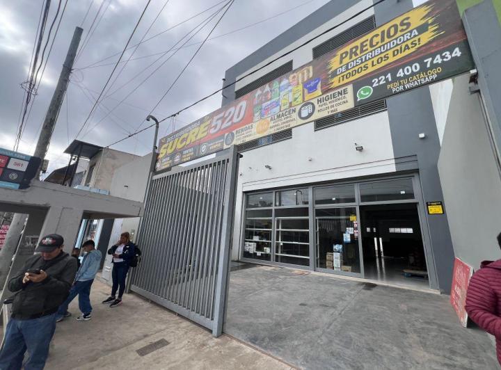 Local comercial · 220m² · 1 Ambiente