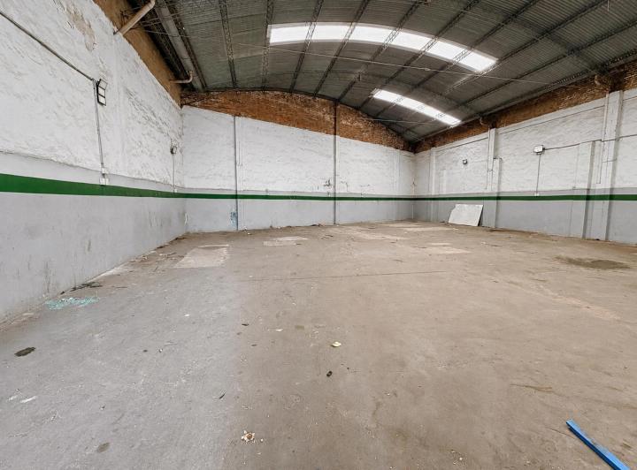 Depósito · 365m²