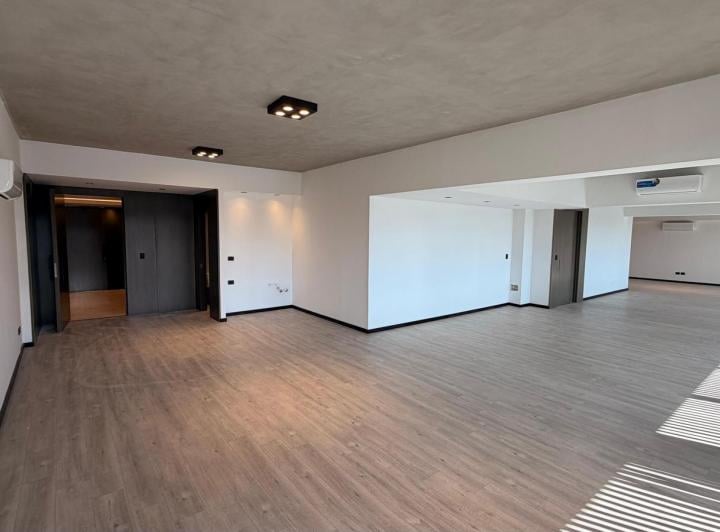 Oficina comercial · 83m²