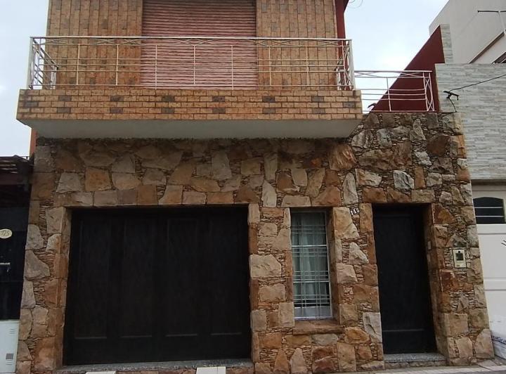 Casa · 130m² · 3 Ambientes · 1 Cochera