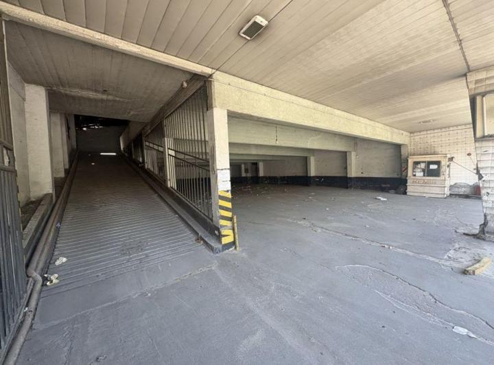 Garage · 1200m² · 70 Cocheras