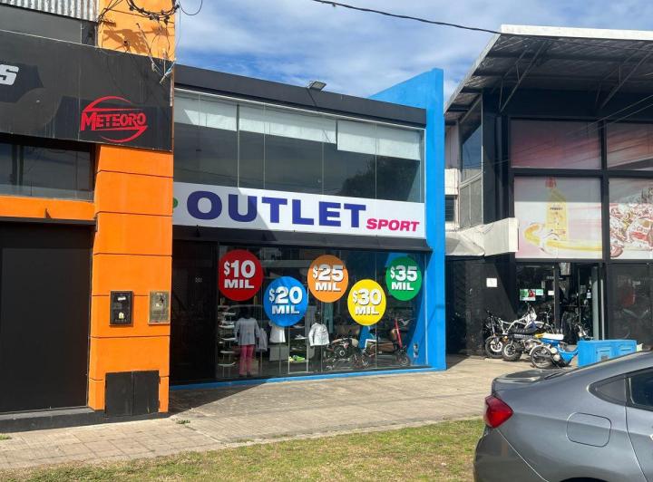 Local comercial · 200m² · 2 Ambientes · 6 Cocheras