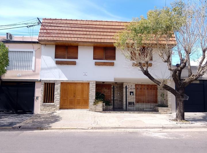 Casa · 192m² · 5 Ambientes · 1 Cochera