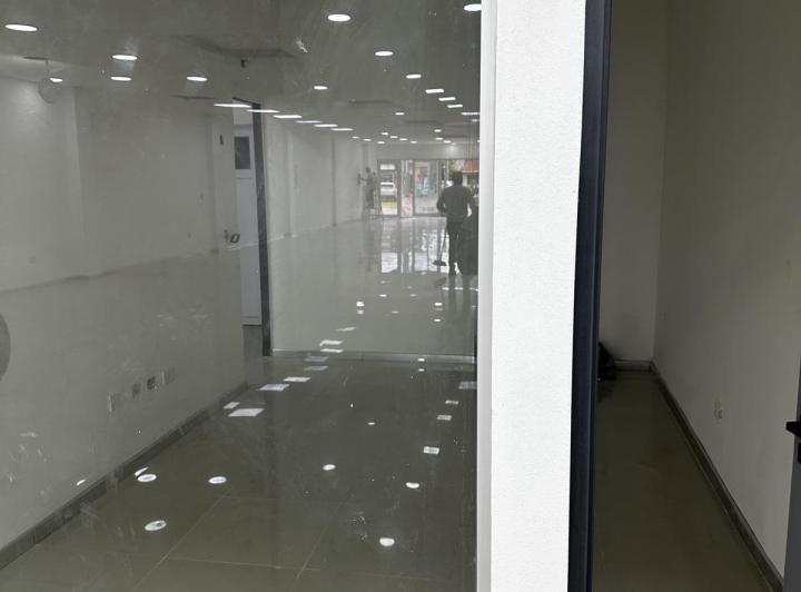 Local comercial · 410m² · 3 Cocheras