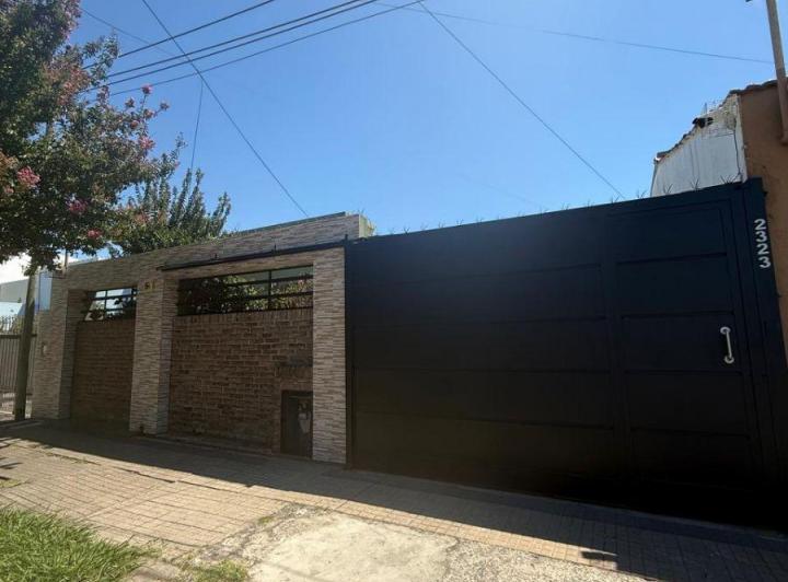 Casa · 260m² · 3 Ambientes · 2 Cocheras