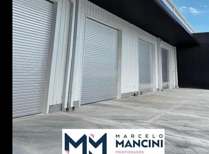 Bodega-Galpón · 900m² · 8 Ambientes