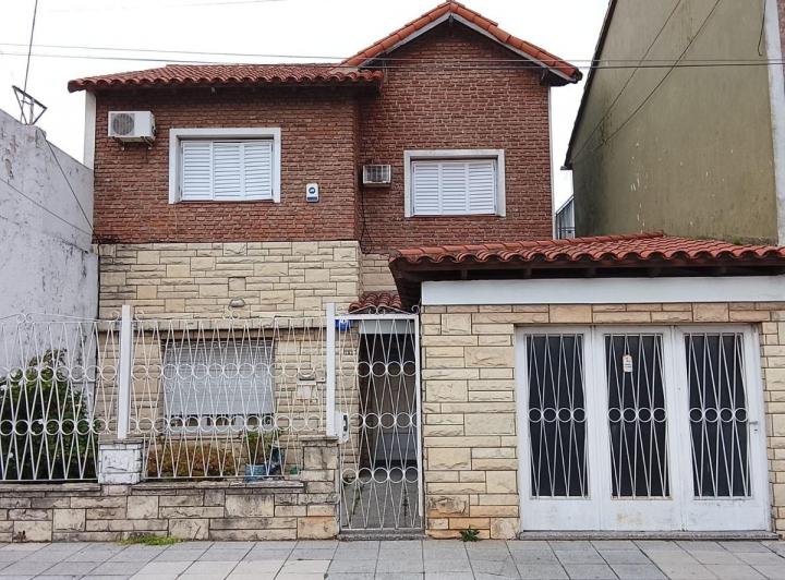 Casa · 140m² · 4 Ambientes · 1 Cochera