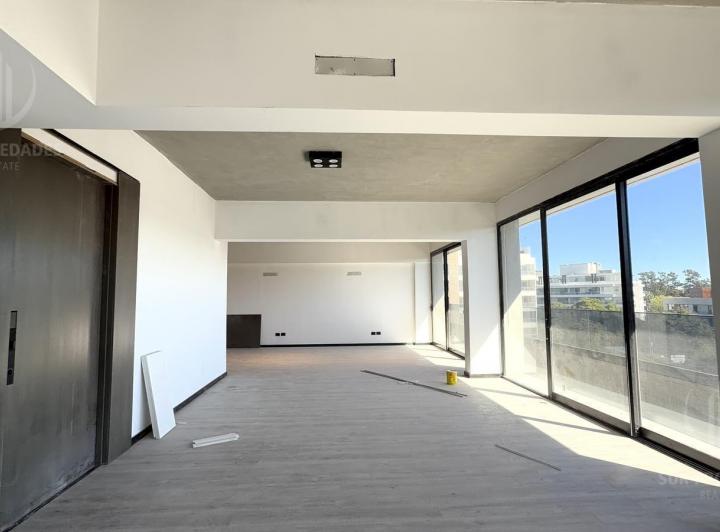 Oficina comercial · 87m² · 1 Ambiente · 1 Cochera