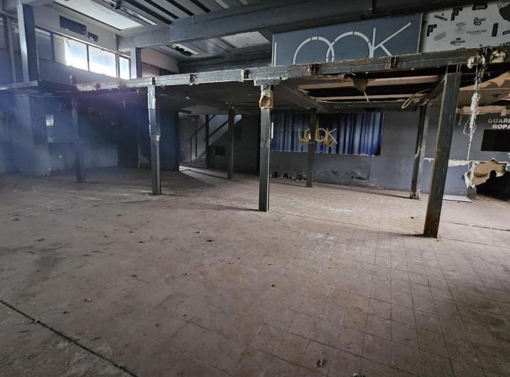 Local comercial · 460m²