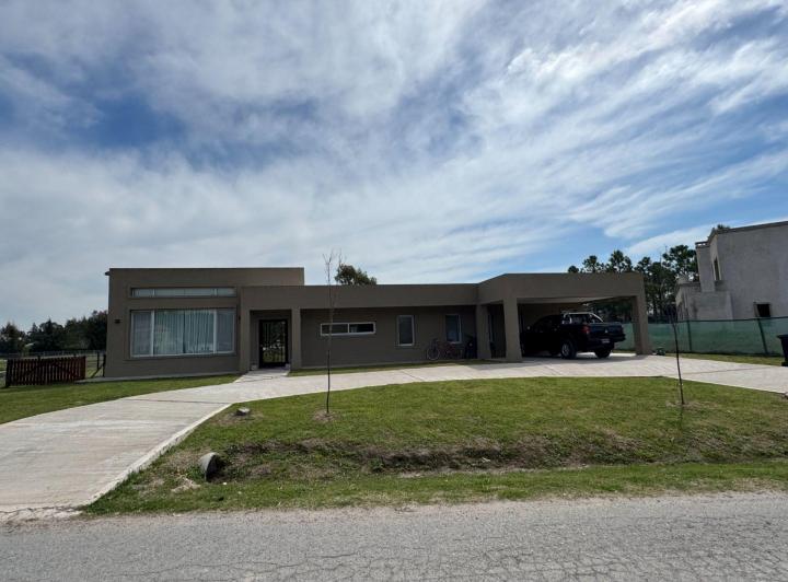 Casa · 164m² · 6 Ambientes · 2 Cocheras