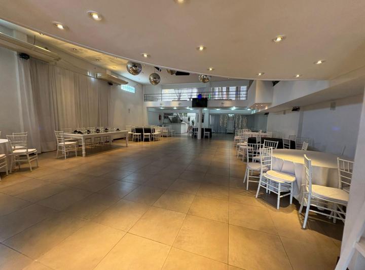 Local comercial · 460m² · 8 Ambientes