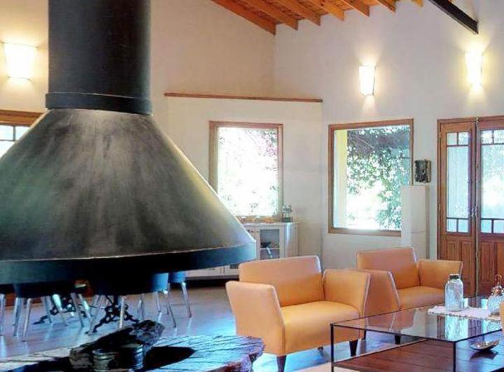 Casa · 415m² · 8 Ambientes · 2 Cocheras
