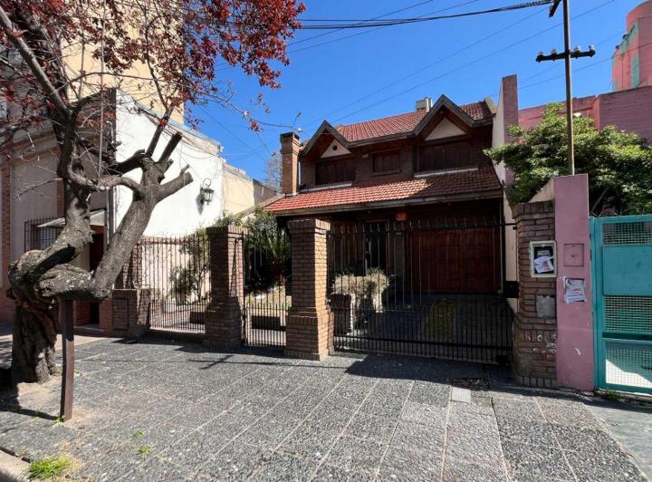 Casa · 270m² · 5 Ambientes · 2 Cocheras