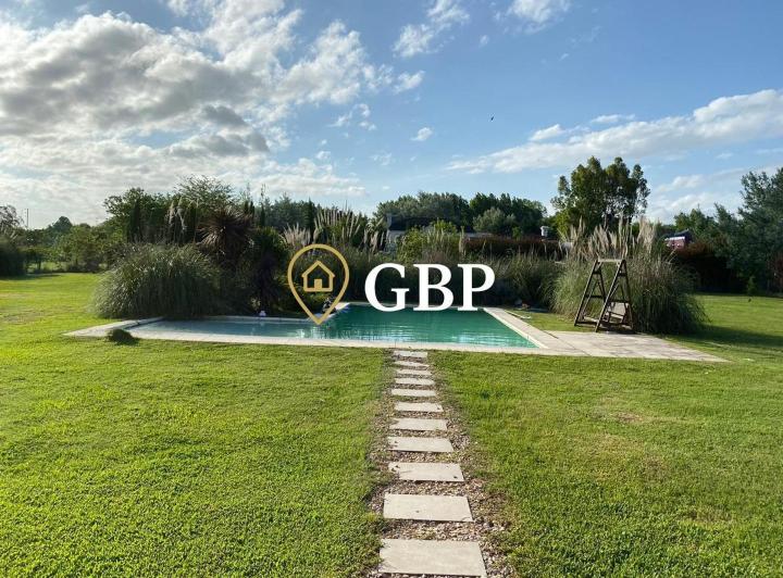 Casa · 204m² · 5 Ambientes · 2 Cocheras