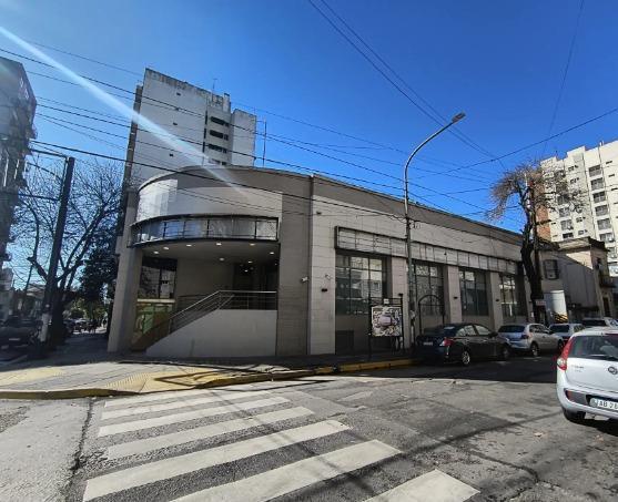 Local comercial · 1200m² · 8 Cocheras