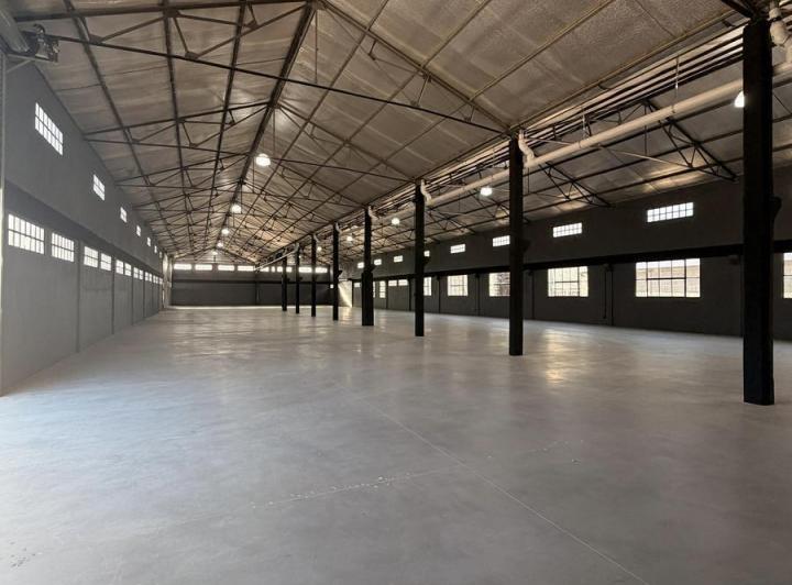 Oficina comercial · 1350m² · 7 Ambientes · 2 Cocheras