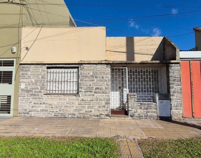 Bodega-Galpón · 150m² · 4 Ambientes · 2 Cocheras