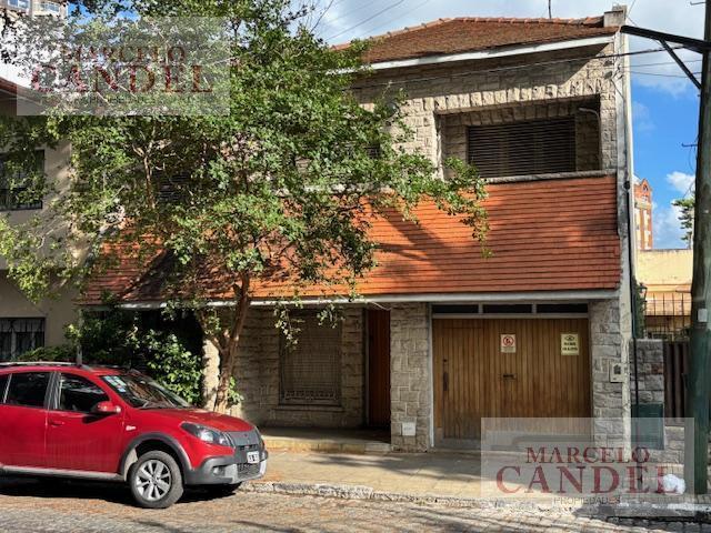 Casa · 255m² · 5 Ambientes · 1 Cochera