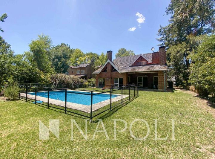 Casa · 278m² · 5 Ambientes · 1 Cochera