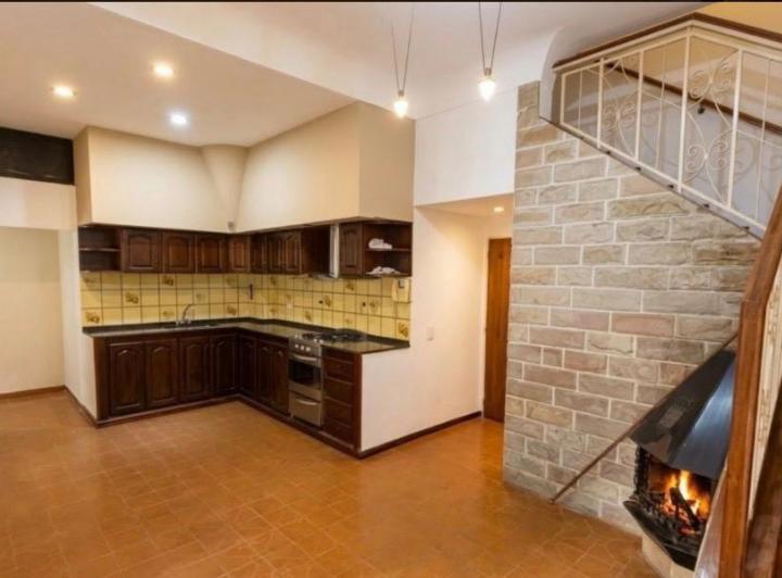 Casa · 250m² · 4 Ambientes · 2 Cocheras